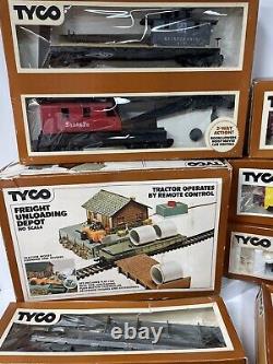 HUGE LOT HO Tyco + 2 Locomotives 18 Cars +Tracks +Accessories Vintage Train Set