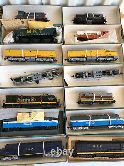 HUGE Lot of 114-pcs. Vintage ATHEARN Train Locomotive Cars HO Scale AHM GREAT