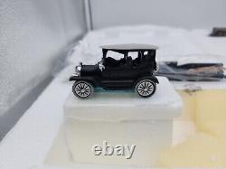 Hawthorne Village Ford Motor Co Edition Locomotive Tender Model T & Roadster Car