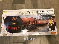 Hornby Harry Potter Hogwarts Express OO Gauge Model Train Set R1234M
