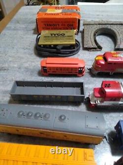 Huge Lot 72 pieces Tyco Lionel Trains Locomotive Track cars transformers & more