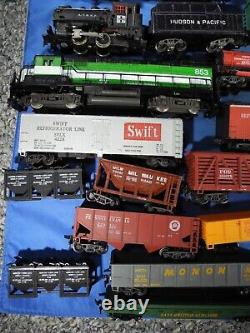 Huge Lot Of (36) Scale HO VTG Train Railroad Cars & (5) Engines and MORE