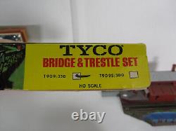 Huge Lot of Model Toy Trains & Accessories Tyco Locomotive Cars Caboose Tracks