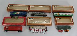 Huge Lot of Model Toy Trains & Accessories Tyco Locomotive Cars Caboose Tracks