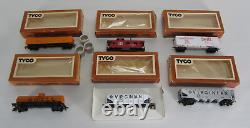 Huge Lot of Model Toy Trains & Accessories Tyco Locomotive Cars Caboose Tracks