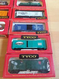 Huge Vintage Train Lot of Tyco Mantua Freight Cars In Boxes with Dummy Locomotive