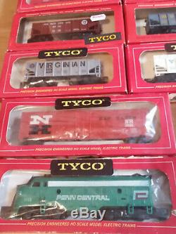 Huge Vintage Train Lot of Tyco Mantua Freight Cars In Boxes with Dummy Locomotive