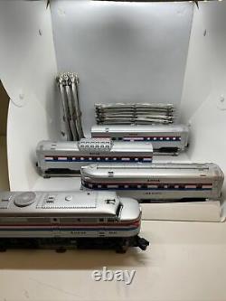 LIONEL AMTRAK TRAIN SET ENGINE #8936 With 3 PASSENGER CARS & 23 RAILWAY VINTAGE