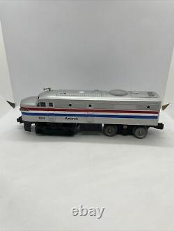 LIONEL AMTRAK TRAIN SET ENGINE #8936 With 3 PASSENGER CARS & 23 RAILWAY VINTAGE