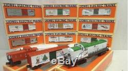 LIONEL CHRISTMAS TRAIN SET With RS-3 DIESEL ENGINE, CARS, CABOOSE 6-18827 O GAUGE