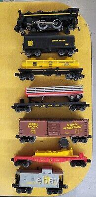 LIONEL DIECAST 4-4-2 UNION PACIFIC LOCOMOTIVE #8633 & WHISTLE TENDER With Cars