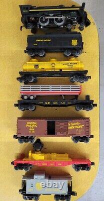 LIONEL DIECAST 4-4-2 UNION PACIFIC LOCOMOTIVE #8633 & WHISTLE TENDER With Cars