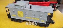 LIONEL DIECAST 4-4-2 UNION PACIFIC LOCOMOTIVE #8633 & WHISTLE TENDER With Cars