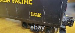 LIONEL DIECAST 4-4-2 UNION PACIFIC LOCOMOTIVE #8633 & WHISTLE TENDER With Cars