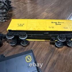 LIONEL Nickel Plate Road Train 8617 Steam Locomotive & Cars + Track And Control