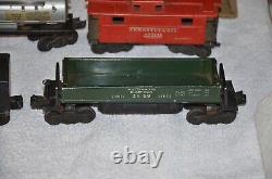 LOT- c1940s LIONEL TRAIN SET- 1654 Locomotive + Tender Plus Cars Nice