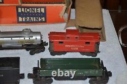 LOT- c1940s LIONEL TRAIN SET- 1654 Locomotive + Tender Plus Cars Nice