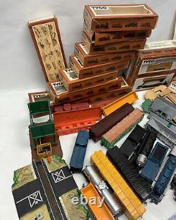 LOT of VTG Tyco Kit Trains LOCOMOTIVE ENGINES & FREIGHT CARS MODEL KITS