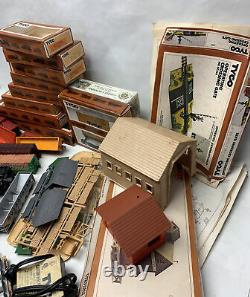 LOT of VTG Tyco Kit Trains LOCOMOTIVE ENGINES & FREIGHT CARS MODEL KITS