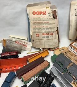 LOT of VTG Tyco Kit Trains LOCOMOTIVE ENGINES & FREIGHT CARS MODEL KITS