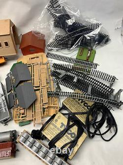 LOT of VTG Tyco Kit Trains LOCOMOTIVE ENGINES & FREIGHT CARS MODEL KITS