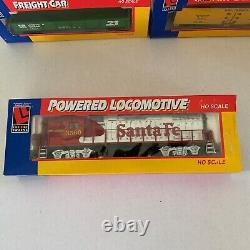 Life-Like Trains HO Scale Diesel Powered Locomotive Santa Fe 3560 + 3 Cars