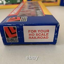 Life-Like Trains HO Scale Diesel Powered Locomotive Santa Fe 3560 + 3 Cars