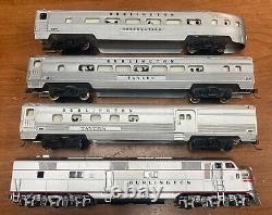 Life-like Ho Scale Burlington Train Car Locomotive With Cars