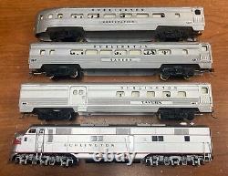 Life-like Ho Scale Burlington Train Car Locomotive With Cars