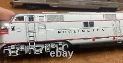 Life-like Ho Scale Burlington Train Car Locomotive With Cars