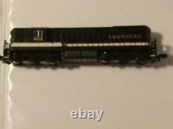 LifeLike N Train Southern Diesel, 4 cars, 26 pieces of track, cleaner, bridges