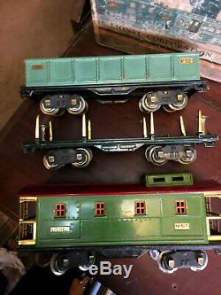 Lionel 353 Standard Guage Train Outfit (No. 8 Loco & 3 Cars)