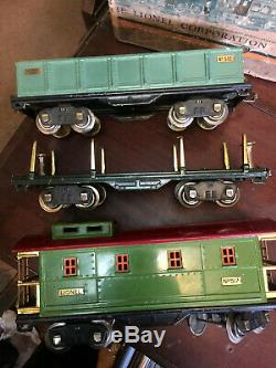 Lionel 353 Standard Guage Train Outfit (No. 8 Loco & 3 Cars)