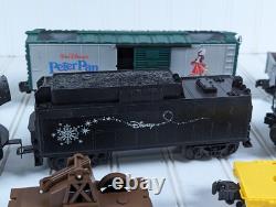 Lionel Disney Mickeys Christmas Express Train 6-31946 Locomotive Tender + 5 cars