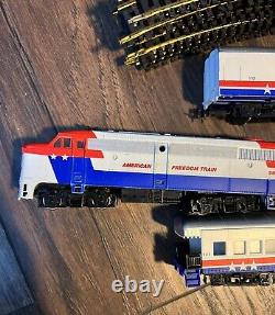 Lionel Ho Scale American Freedom Train Set Engine With 4 Cars 101, 110, 41, 205