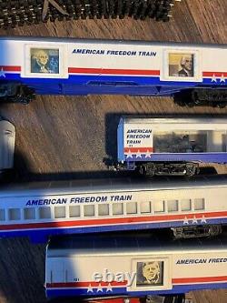 Lionel Ho Scale American Freedom Train Set Engine With 4 Cars 101, 110, 41, 205