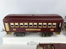 Lionel Prewar Super Motor Standard Gauge Train, Locomotive N0.8e, 337, 338 Cars