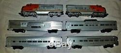 Lionel Santa Fe Four Passenger Car Aa Diesel Locomotive Train Set