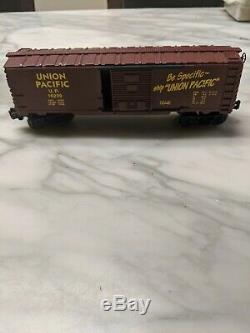 Lionel Train Set #8633 Steam Locomotive, Transformer, Track caboose and Box Cars