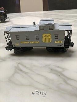 Lionel Train Set #8633 Steam Locomotive, Transformer, Track caboose and Box Cars