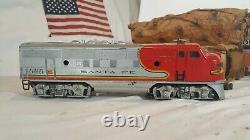 Lionel Vintage O gauge Train Set Postwar 2343 Locomotive with 4 Passenger cars