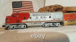 Lionel Vintage O gauge Train Set Postwar 2343 Locomotive with 4 Passenger cars