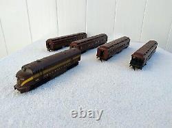 Lot HO Scale AHM Pennsylvania #9506-A Train Engine & 4 ATHEAR HEAVYWEIGHT CARS