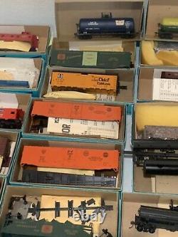 Lot of 23 -Vintage HO Gauge Trains Locomotives Cars Tracks Atlas Ahearn Tyco