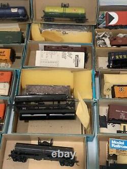 Lot of 23 -Vintage HO Gauge Trains Locomotives Cars Tracks Atlas Ahearn Tyco