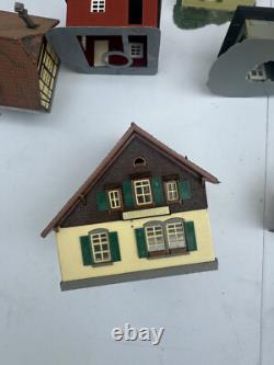 Lot of 29 HO train car BACHMANN, TRACKS LOCOMOTIVES HOUSES collection track TL#1
