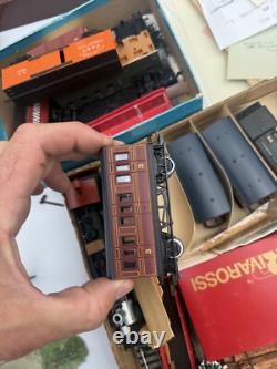 Lot of 29 HO train car BACHMANN, TRACKS LOCOMOTIVES HOUSES collection track TL#1