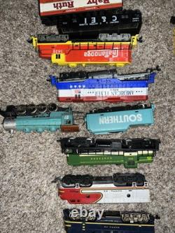 Lot of 31 HO & O Gauge Locomotives And Train Cars, Lionel, AHM, And Tyco