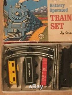Marx Train Set Battery Operated Vintage Union Pacific Locomotive & 3 Cars