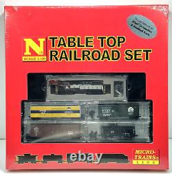 Micro Trains N Scale Santa Fe Table Top Railroad Set Locomotive Cars & Track